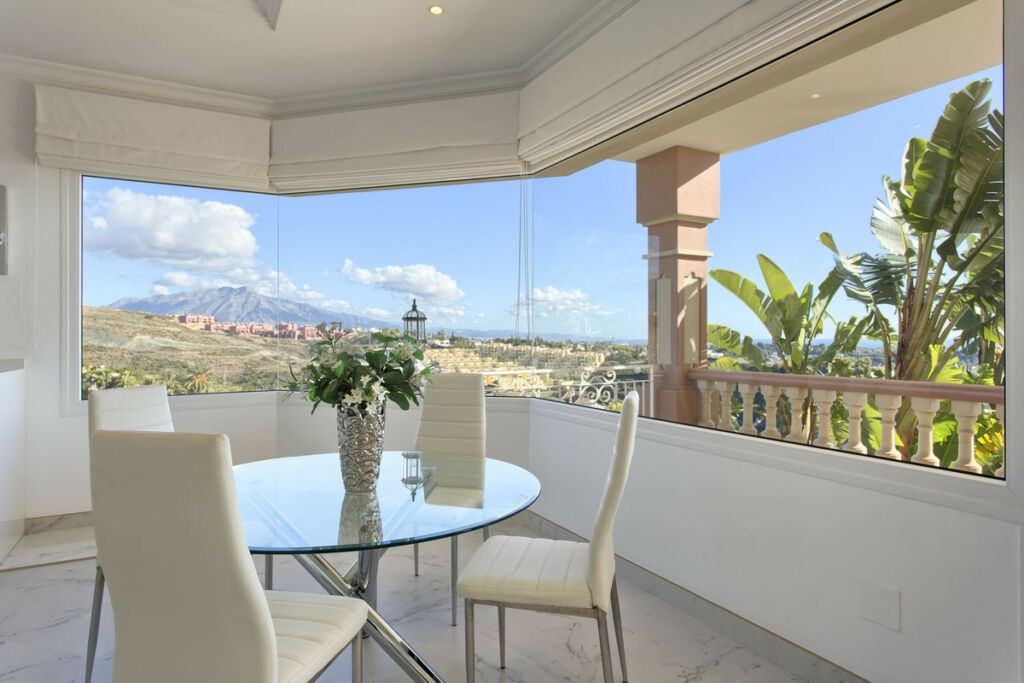 Detached Villa Los Flamingos Málaga - image 11