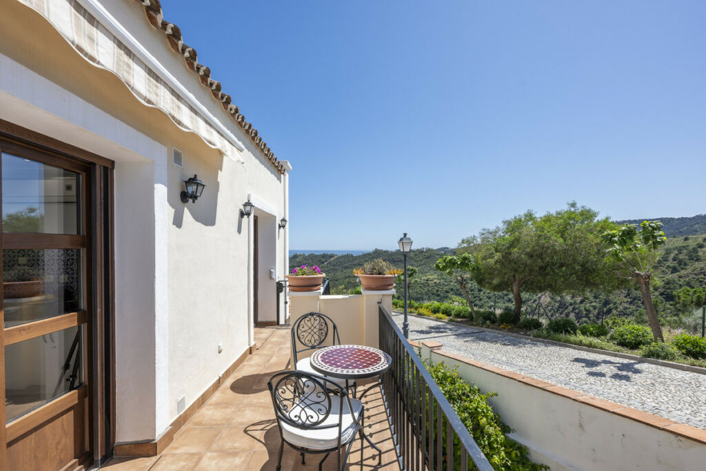 Townhouse Benahavís Málaga - image 11