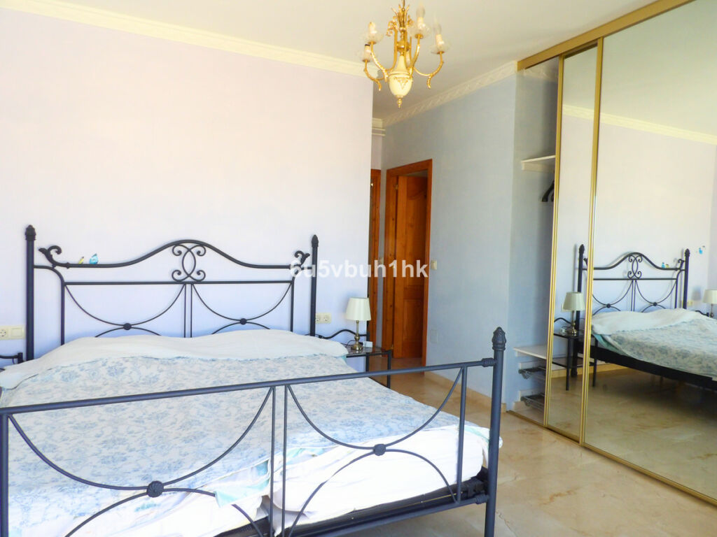 Detached Villa Fuengirola Málaga - image 11