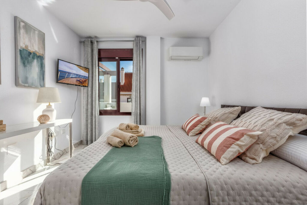 Middle Floor Apartment Nueva Andalucía Málaga - image 8