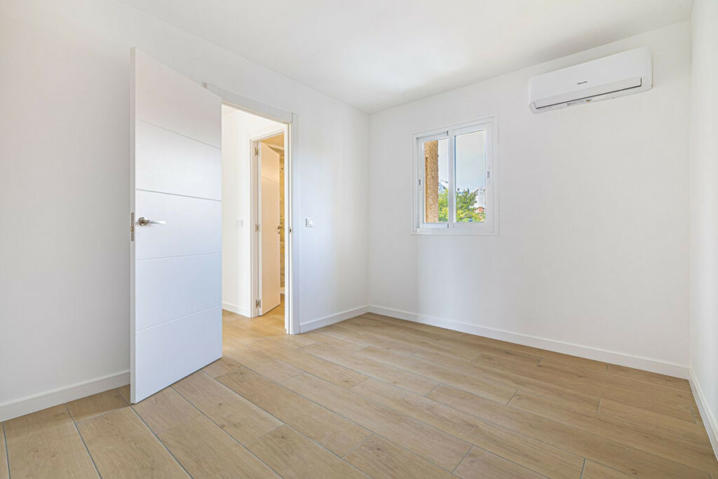 Middle Floor Apartment Estepona Málaga - image 12