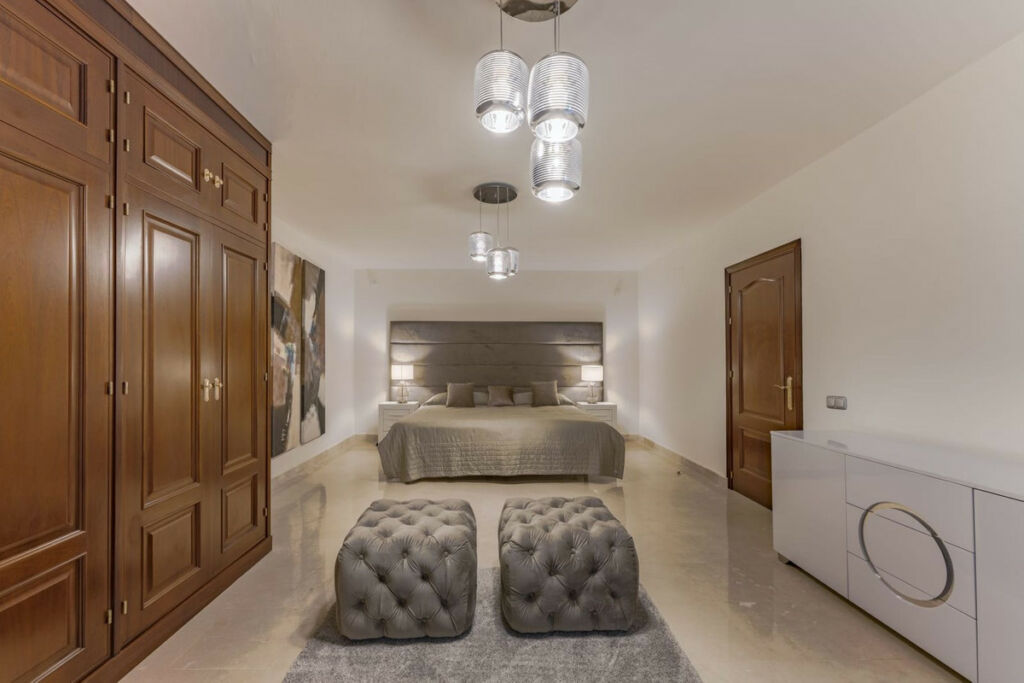 Detached Villa Nueva Andalucía Málaga - image 11