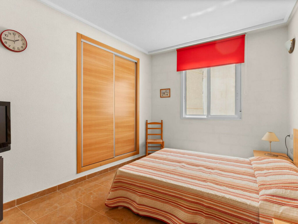 Middle Floor Apartment Torrevieja Alicante - image 11