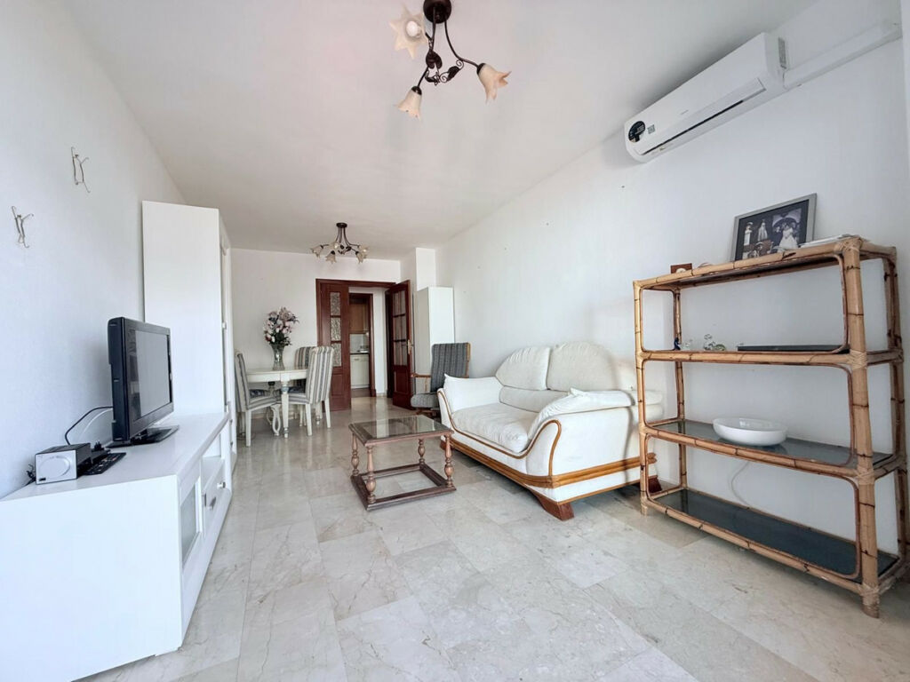 Middle Floor Apartment Las Lagunas Málaga - image 11
