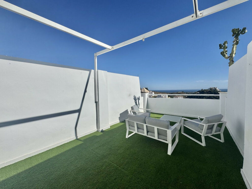 Top Floor Apartment Estepona Málaga - image 11