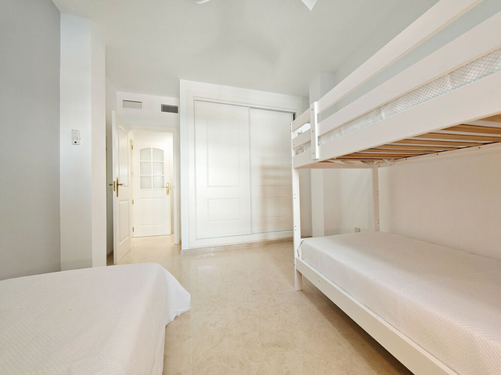 Middle Floor Apartment Elviria Málaga - image 11