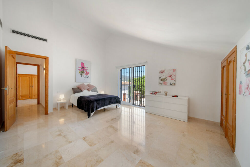 Penthouse Duplex Nueva Andalucía Málaga - image 11