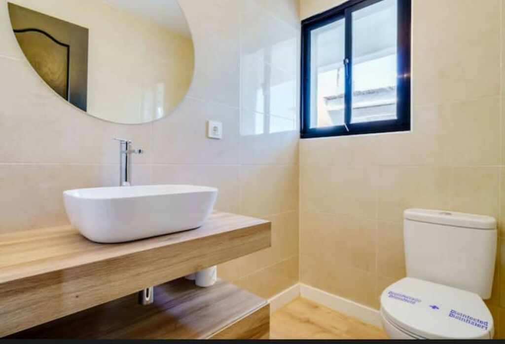 Detached Villa Estepona Málaga - image 11