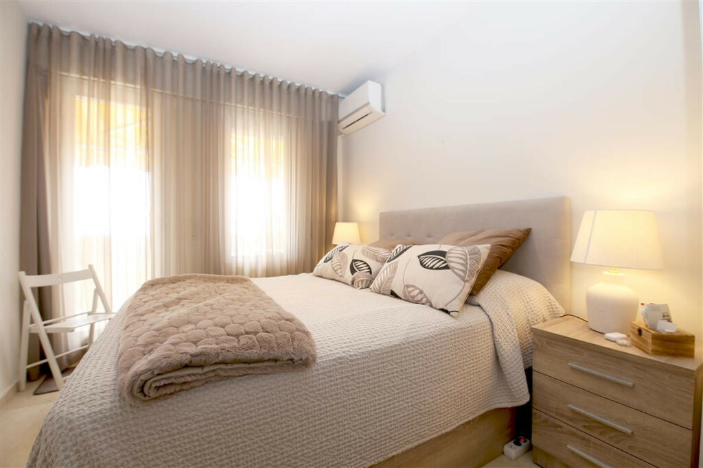 Middle Floor Apartment Estepona Málaga - image 11