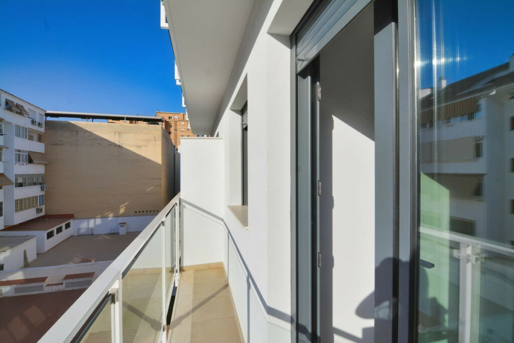 Middle Floor Apartment Fuengirola Málaga - image 11