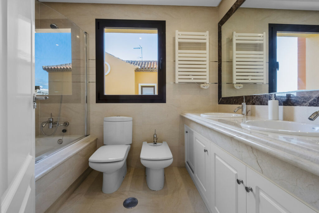 Semi-Detached House Estepona Málaga - image 11