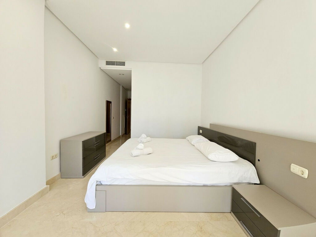Ground Floor Apartment Puerto Banús Málaga - image 2