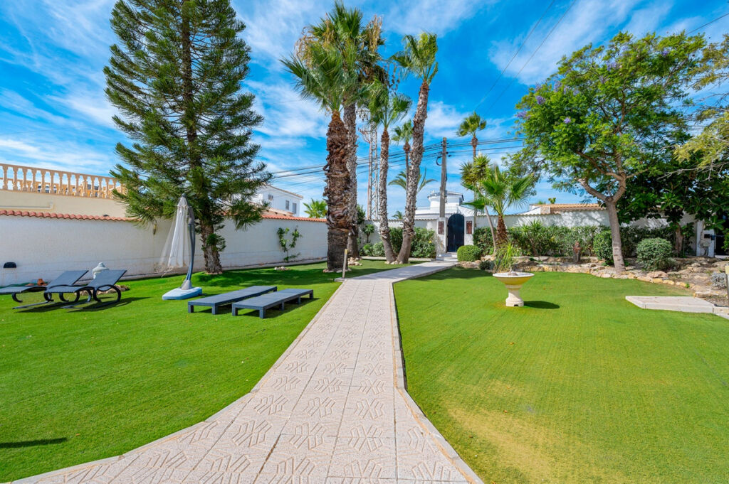 Detached Villa Ciudad Quesada Alicante - image 10