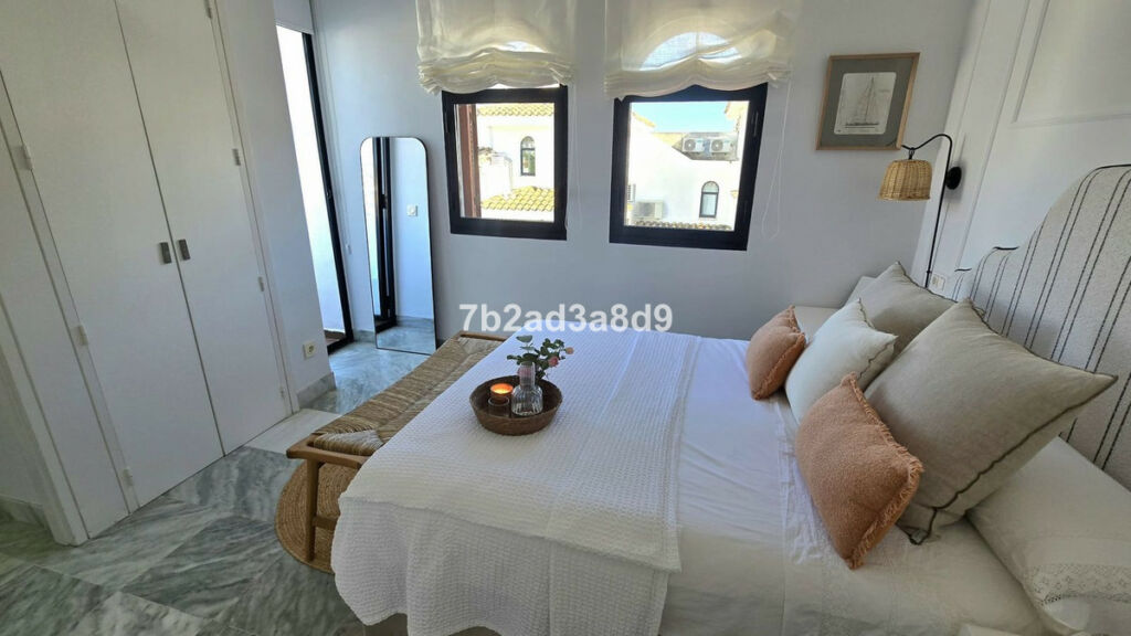 Townhouse New Golden Mile Málaga - image 11