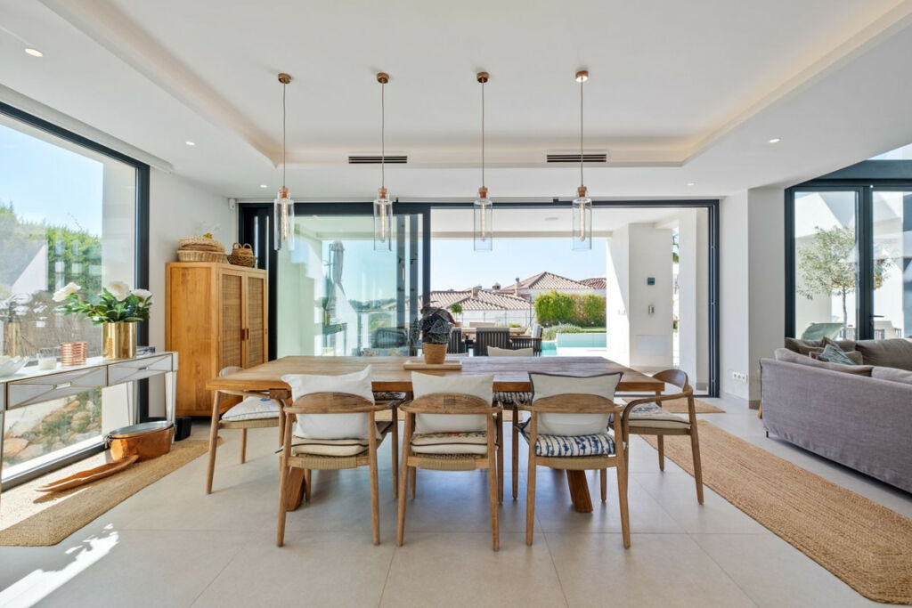 Detached Villa Riviera del Sol Málaga - image 11