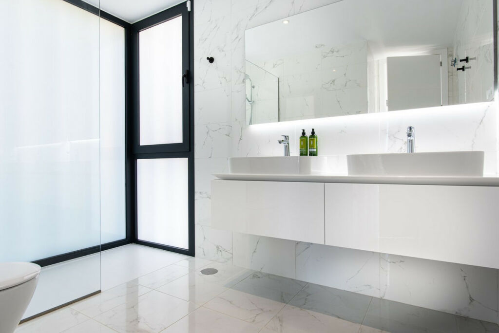 Detached Villa Estepona Málaga - image 11