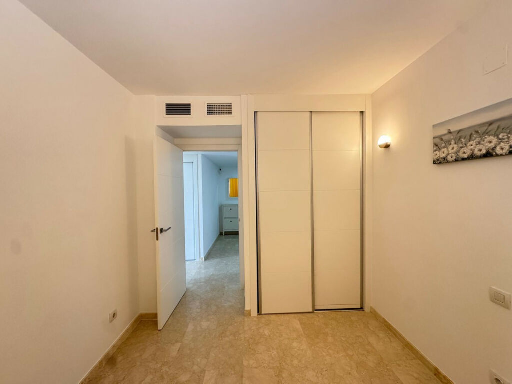 Middle Floor Apartment Torrevieja Alicante - image 11
