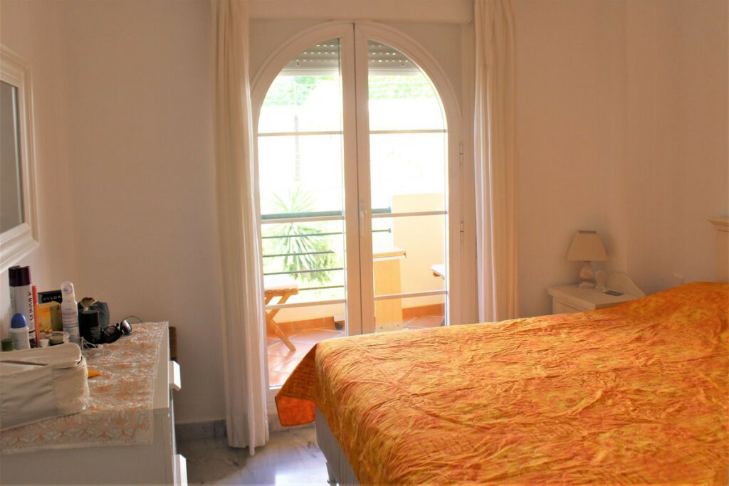 Middle Floor Apartment Nueva Andalucía Málaga - image 11