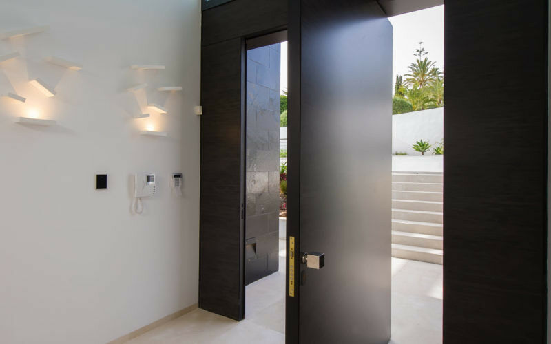 Detached Villa Nueva Andalucía Málaga - image 11