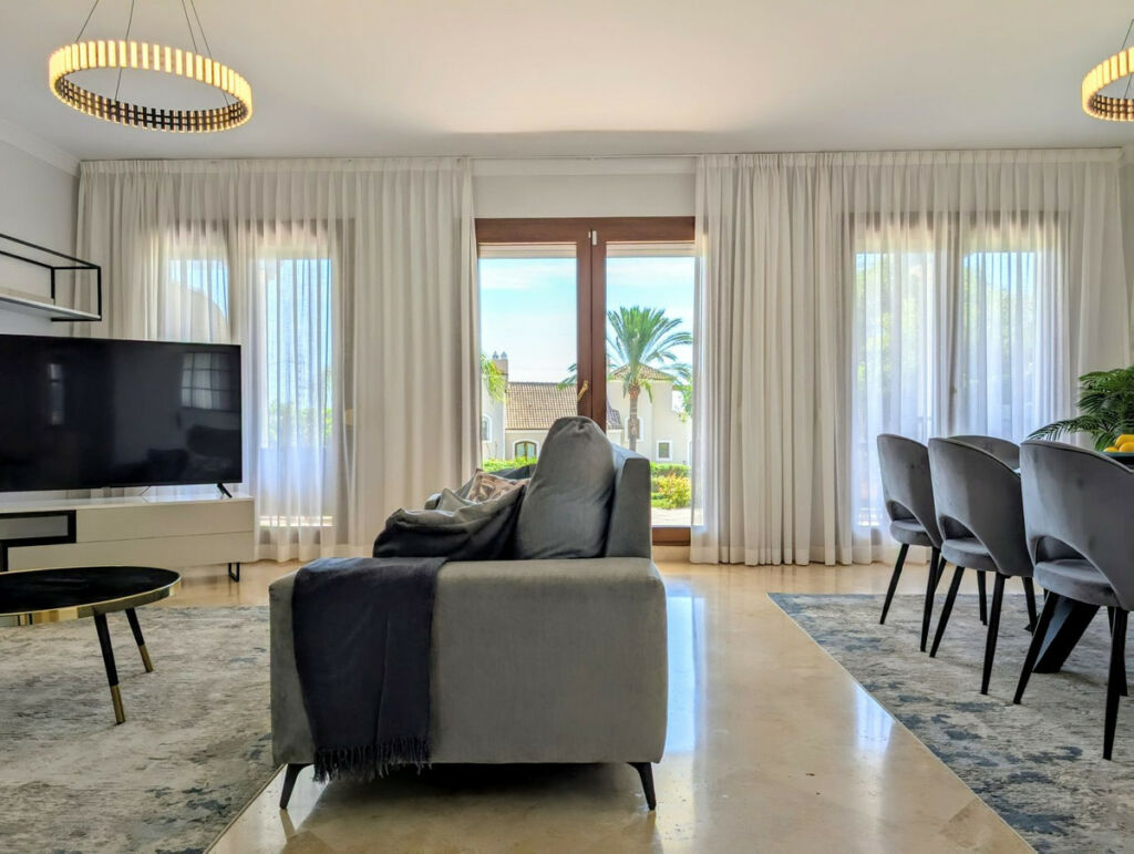 Semi-Detached House El Paraiso Málaga - image 15