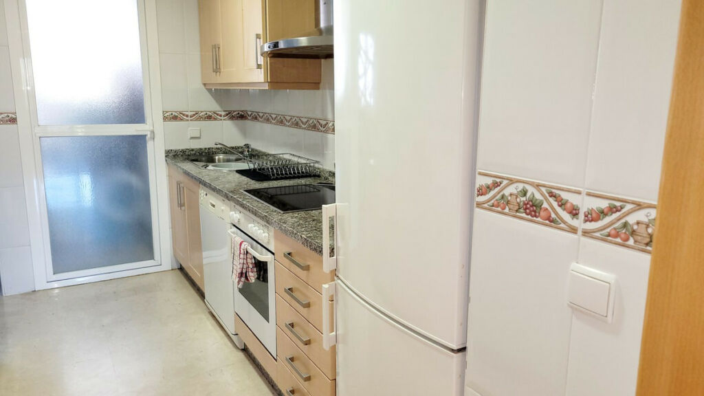 Middle Floor Apartment Benalmadena Málaga - image 11