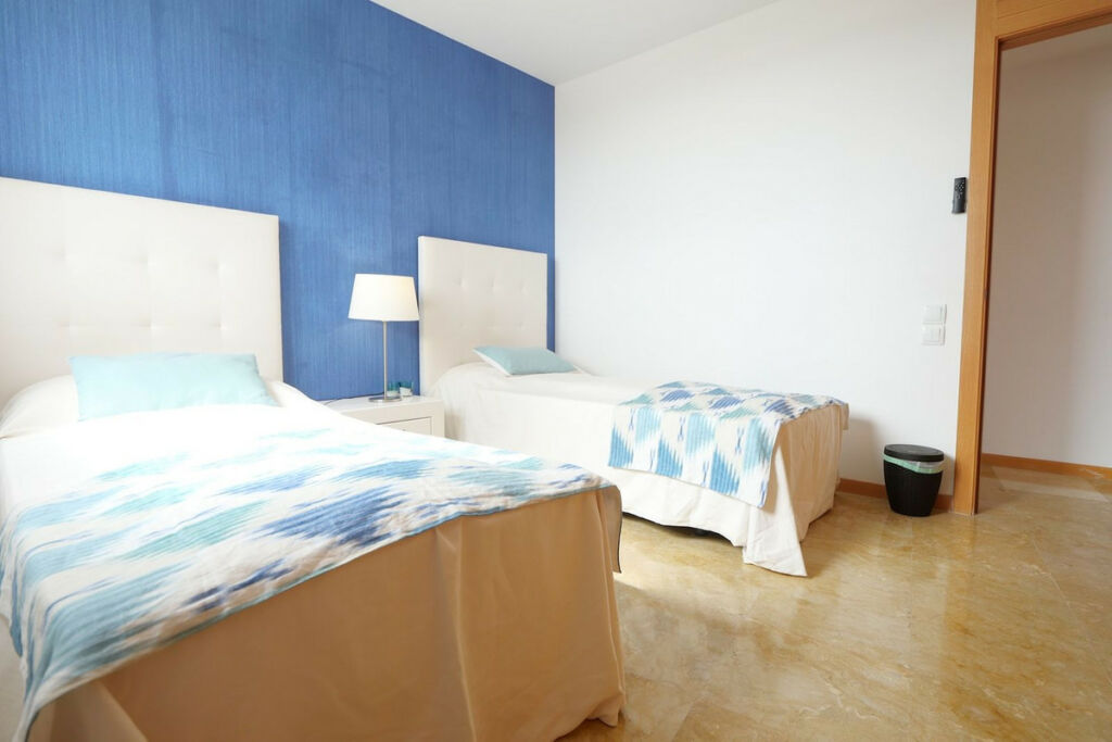 Penthouse Altos de los Monteros Málaga - image 11