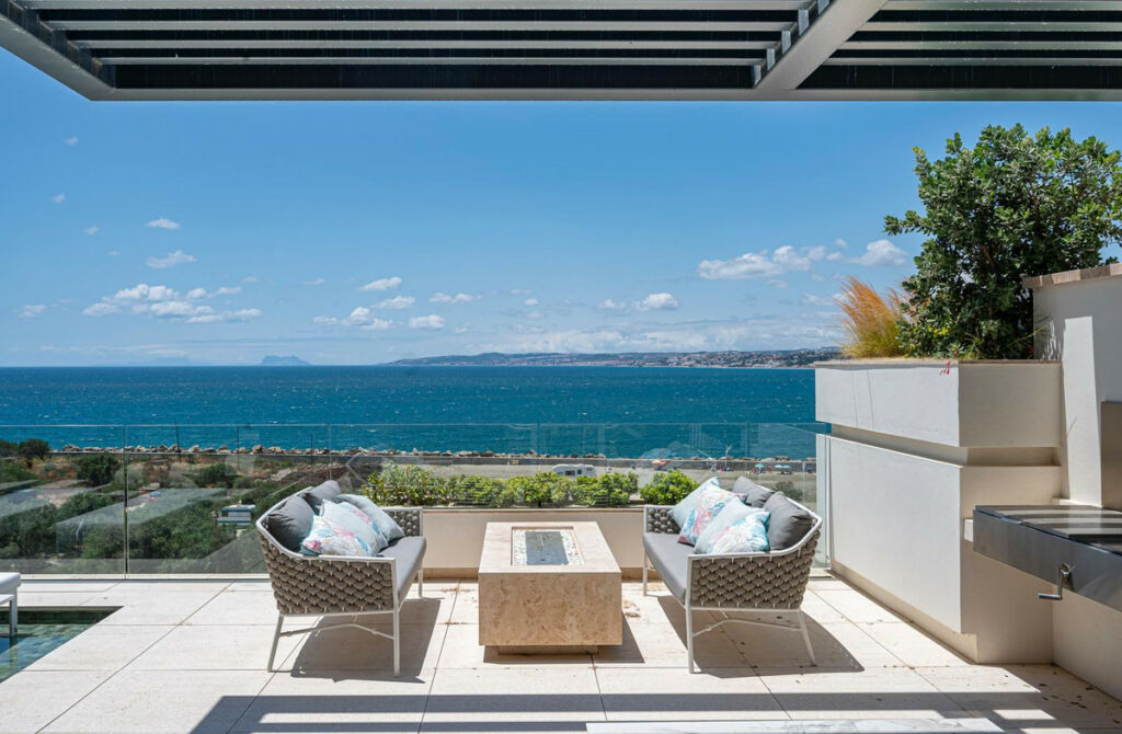 Middle Floor Apartment Estepona Málaga - image 11