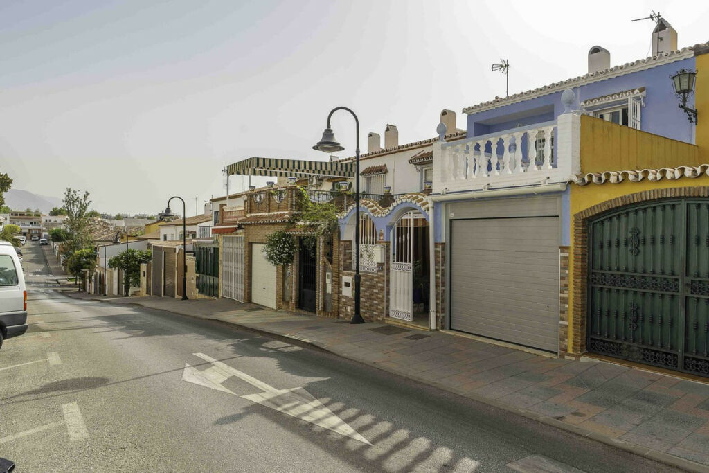 Townhouse Las Lagunas Málaga - image 11