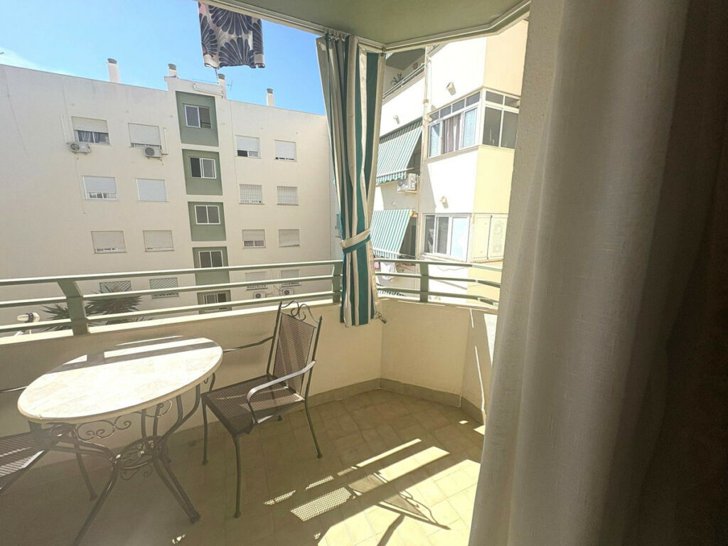 Middle Floor Apartment Benalmadena Málaga - image 11