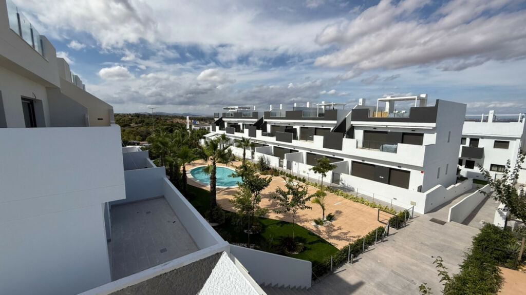 Middle Floor Apartment Torrevieja Alicante - image 12
