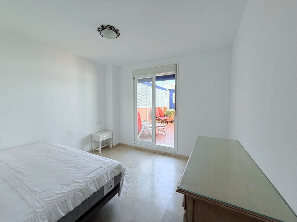 Middle Floor Apartment Las Lagunas Málaga - image 12