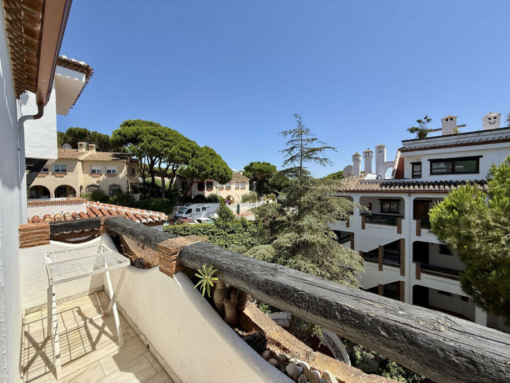 Middle Floor Apartment Calahonda Málaga - image 12
