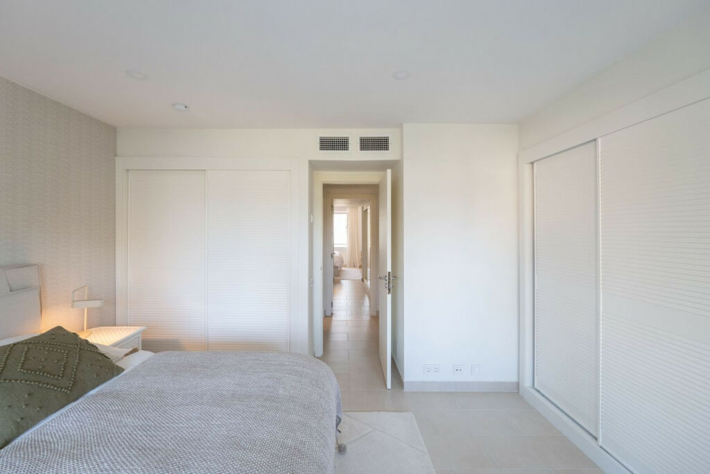 Middle Floor Apartment Estepona Málaga - image 12