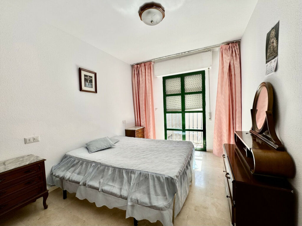 Middle Floor Apartment Fuengirola Málaga - image 11