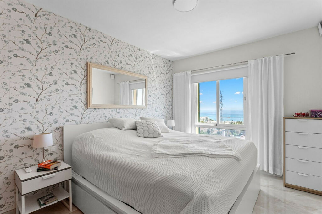 Penthouse Higueron Málaga - image 12