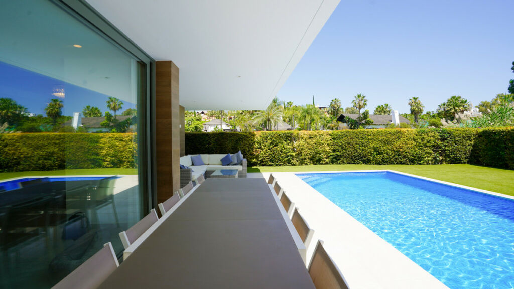 Detached Villa El Paraiso Málaga - image 12