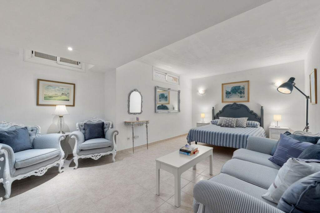 Detached Villa Benahavís Málaga - image 12
