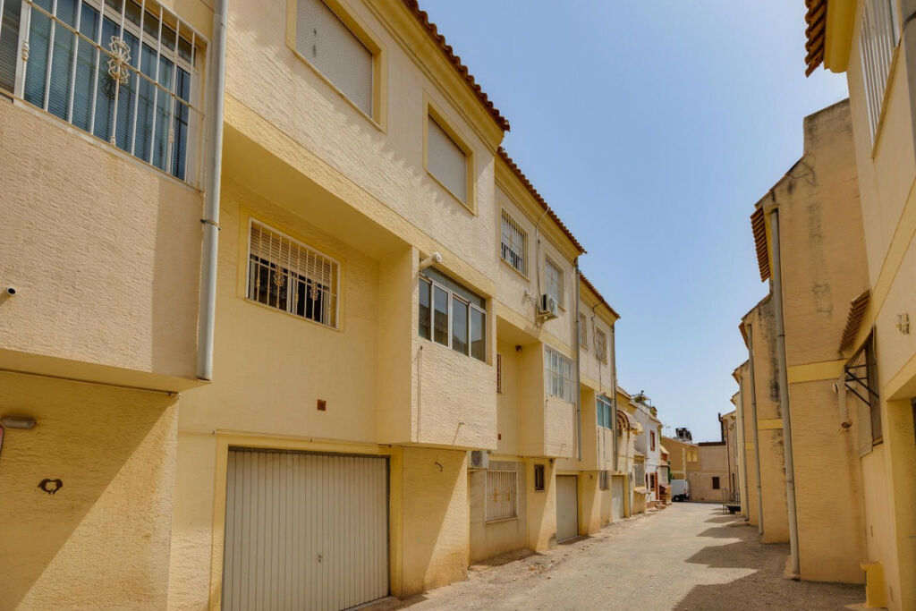 Townhouse Los Montesinos Alicante - image 12