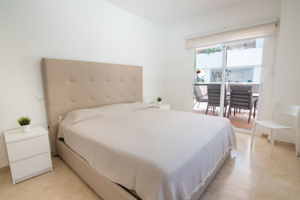 Middle Floor Apartment Estepona Málaga - image 12