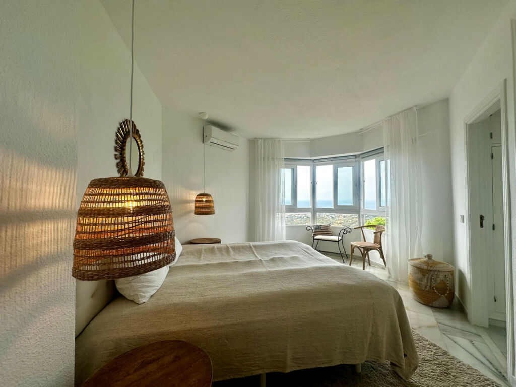Penthouse Calahonda Málaga - image 12