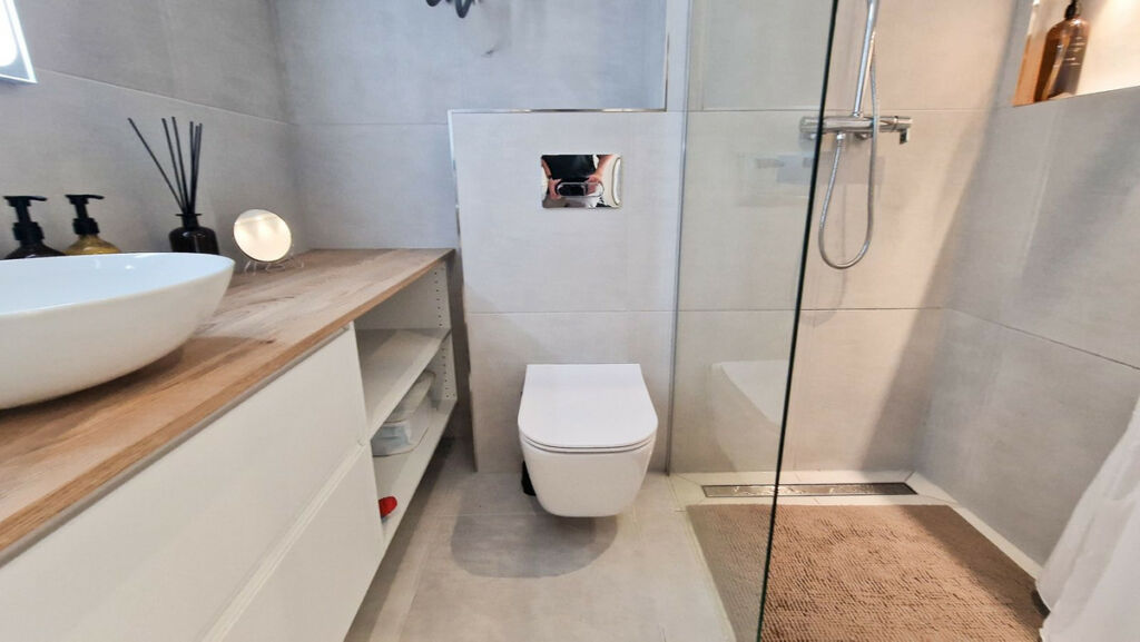 Middle Floor Apartment Benalmadena Málaga - image 12