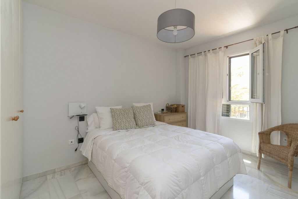 Middle Floor Apartment Benalmadena Málaga - image 12