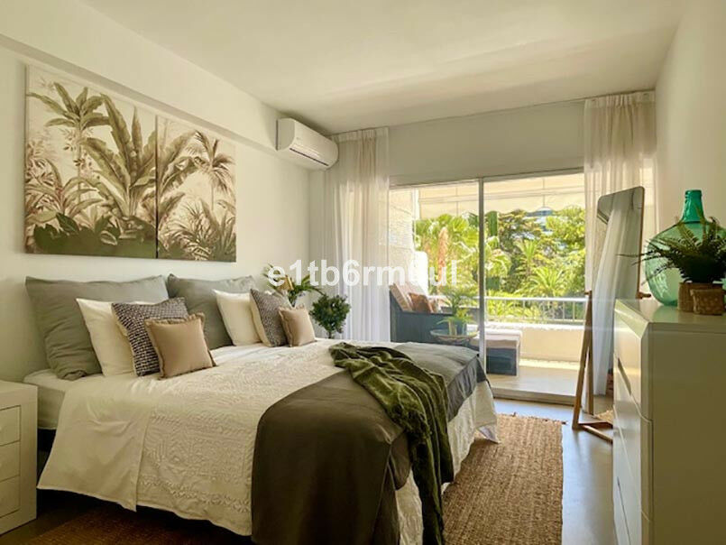 Middle Floor Apartment The Golden Mile Málaga - image 12