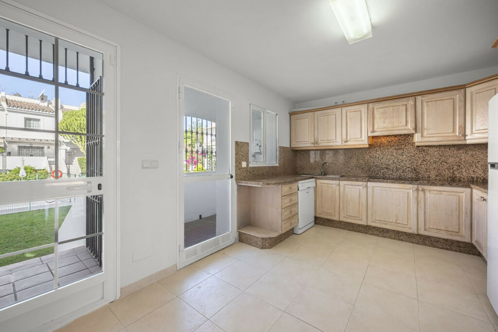 Semi-Detached House Nueva Andalucía Málaga - image 12