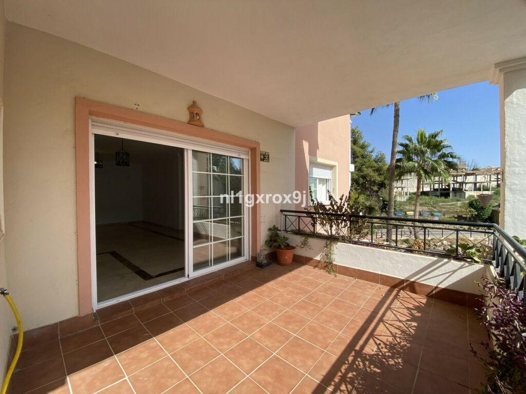 Middle Floor Apartment Nueva Andalucía Málaga - image 11
