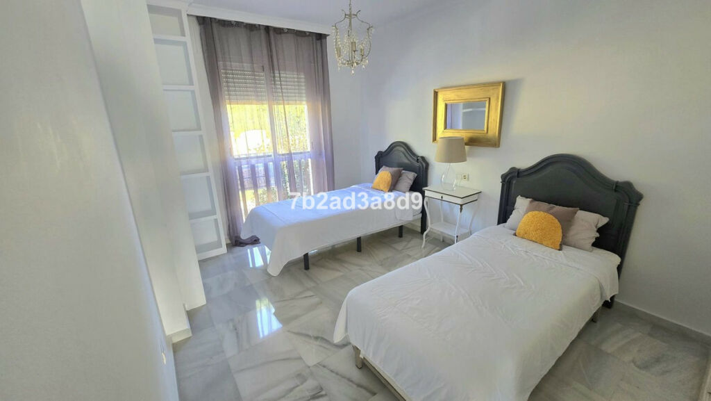 Middle Floor Apartment Nueva Andalucía Málaga - image 12