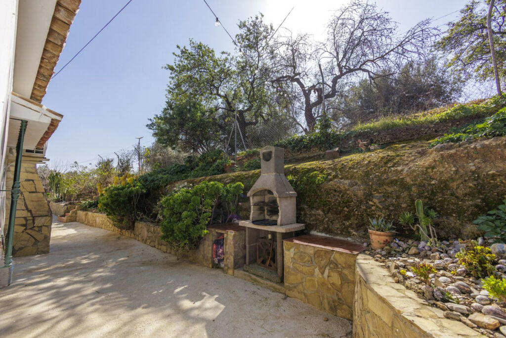 Detached Villa Riogordo Málaga - image 12