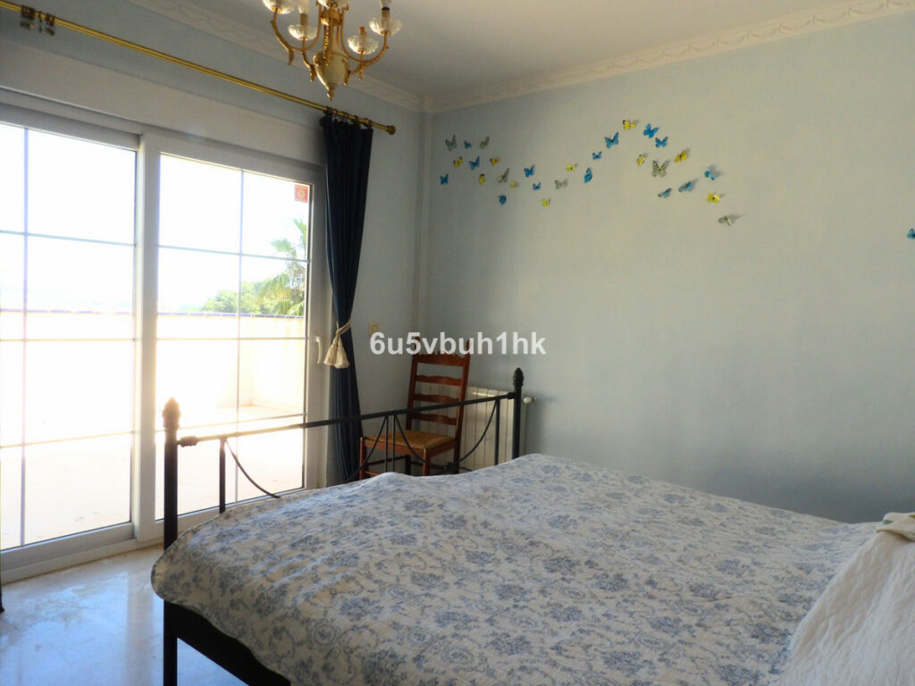 Detached Villa Fuengirola Málaga - image 12