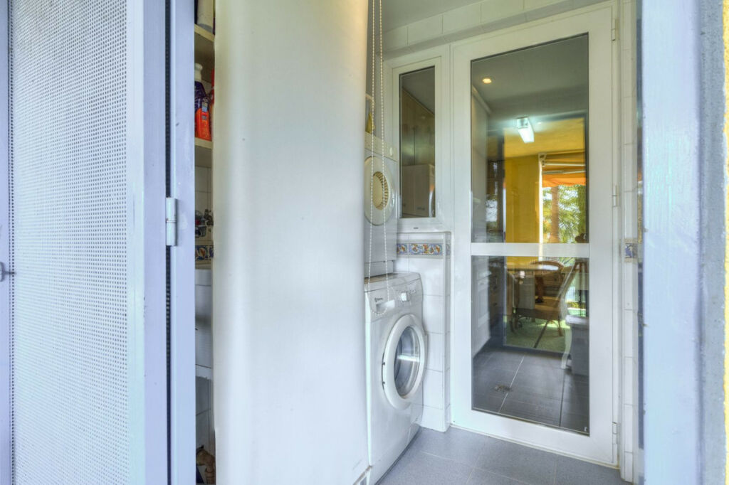 Middle Floor Apartment Bahía de Marbella Málaga - image 12