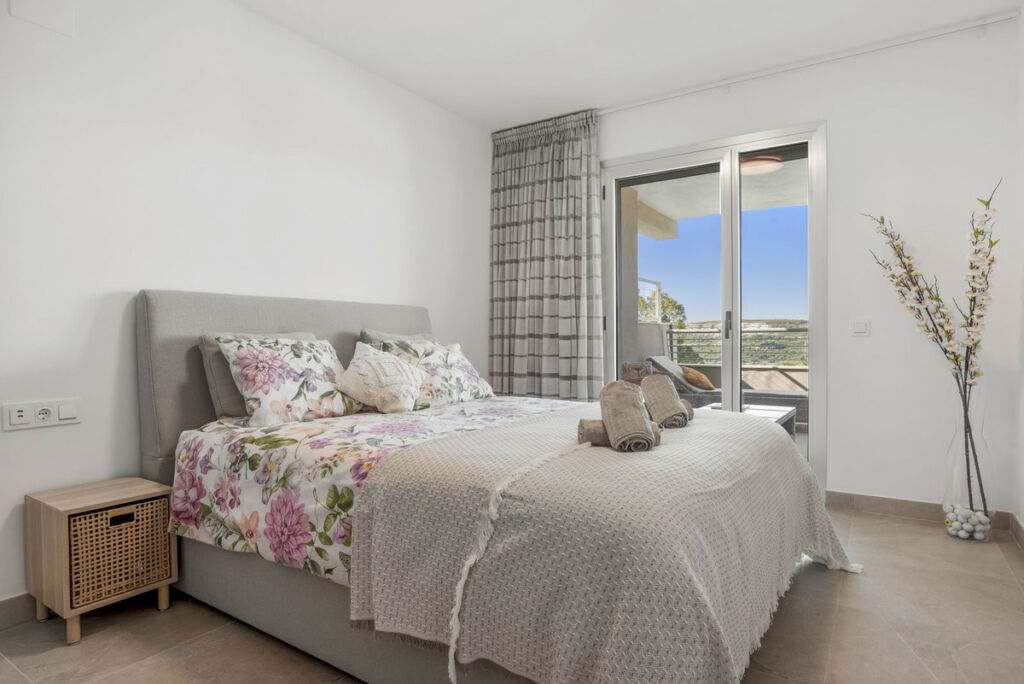 Middle Floor Apartment Estepona Málaga - image 12